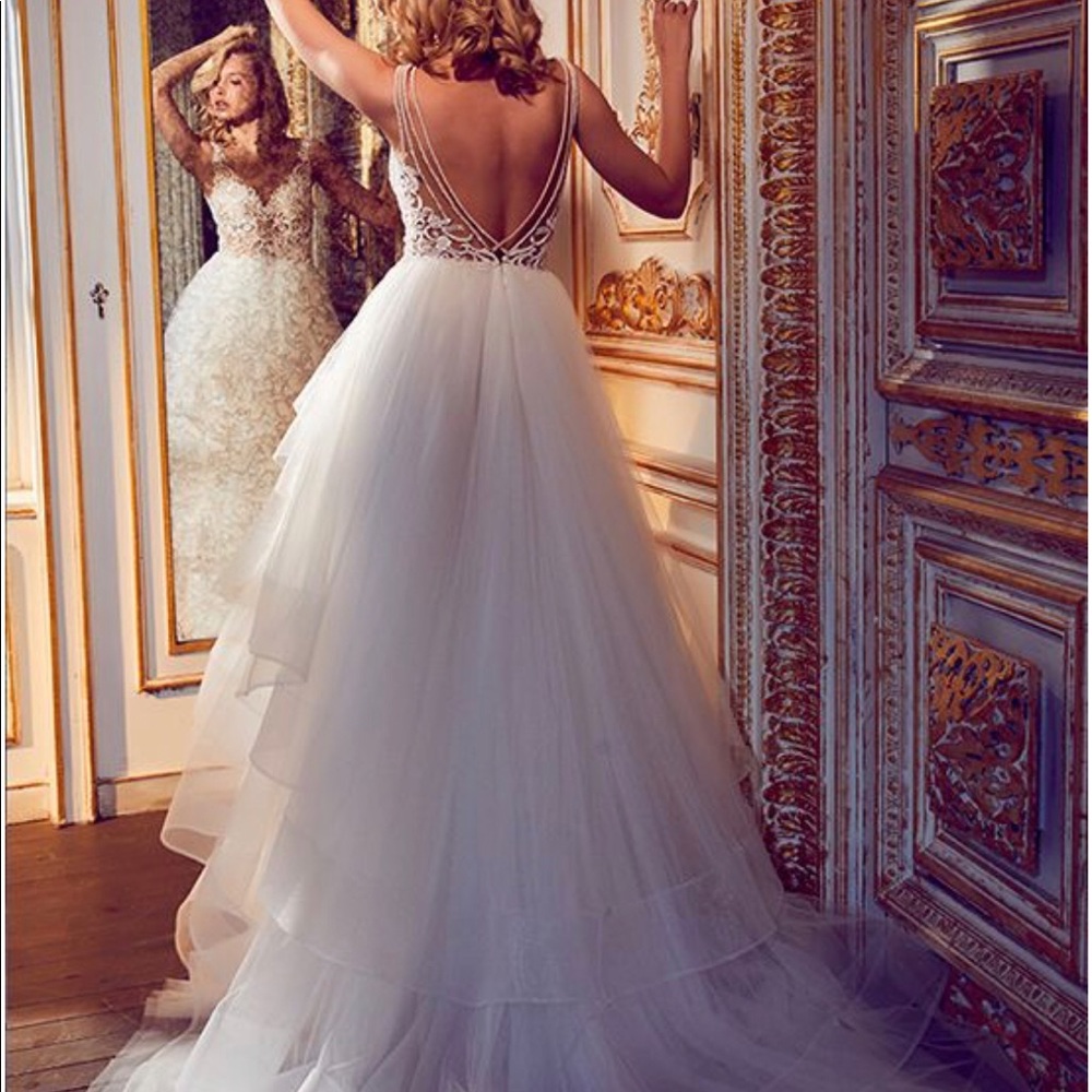 Stunning wedding gown! New with tags!